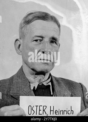 Heinrich Oster (* 9. Mai 1878 in Straßburg – gestorben am 29. Oktober 1954 in Essen) war ein deutscher Chemiker, Geschäftsführer der BASF und der IG Farben und verurteilter NS-Kriegsverbrecher. 1947 Stockfoto