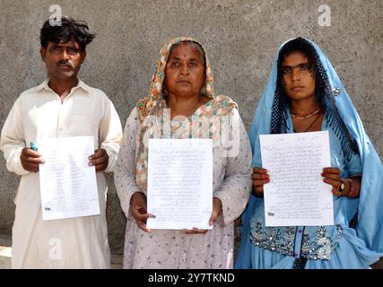 HYDERABAD, PAKISTAN, Quetta, 1. Oktober 2024. Die Einwohner von Kotri halten am Dienstag, den 1. Oktober 2024, im Pressesaal von Hyderabad eine Protestdemonstration gegen die hohe Händigkeit der Polizei und einflussreicher Menschen ab. Stockfoto