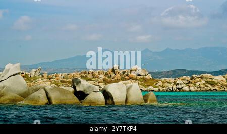 Panorama der Küsten der Insel Lavezzi, Bocche di Bonifacio. Unesco-Weltkulturerbe. Korsika, Frankreich Stockfoto