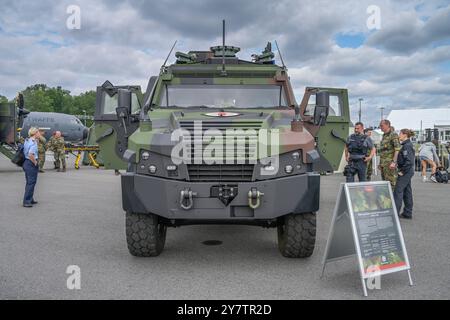 EAGLE V 6 x 6, mittelgroßes gepanzertes medizinisches Fahrzeug, ILA 2024, Internationale Luft- und Raumfahrtausstellung Berlin, Schönefeld, Brandenburg, Deutschland, Mittleres Geschütz Stockfoto