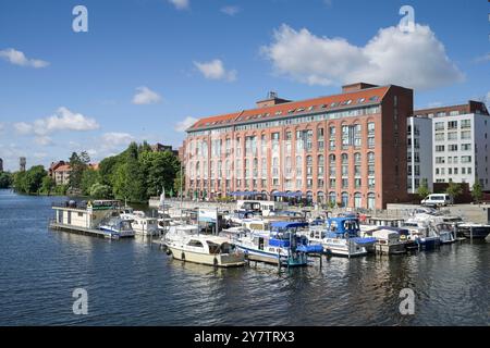 Altstadthafen, Havel, Katharinenhof im Uferpalais, Altersheim, Wasserstadt Spandau, Hakenfelde, Spandau, Berlin, Deutschland, Altstadthafen, Ka Stockfoto