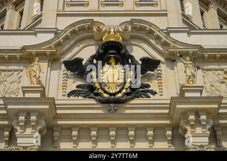 Große Wappenkartusche am Eosanderportal, Westfassade, Humboldt Forum, Schloßplatz, Mitte, Berlin, Deutschland, große Wappenkartusche am Eosand Stockfoto