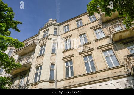 Leeres Wohnhaus Stubenrauchstraße Ecke Odenwaldstraße, Friedenau, Berlin, Deutschland, Leerstand Wohnhaus Stubenrauchstraße Ecke Odenwaldstraße Stockfoto