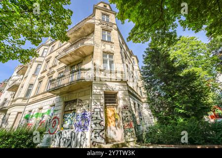 Leeres Wohnhaus Stubenrauchstraße Ecke Odenwaldstraße, Friedenau, Berlin, Deutschland, Leerstand Wohnhaus Stubenrauchstraße Ecke Odenwaldstraße Stockfoto