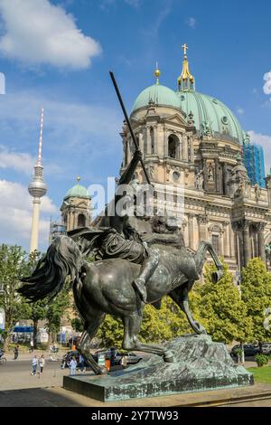 Amazon zu Pferd, Berliner Dom, Lustgarten, Mitte, Berlin, Deutschland, Amazone zu Pferde, Berliner Dom, Deutschland Stockfoto