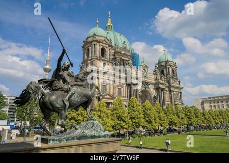 Amazon zu Pferd, Berliner Dom, Lustgarten, Mitte, Berlin, Deutschland, Amazone zu Pferde, Berliner Dom, Deutschland Stockfoto