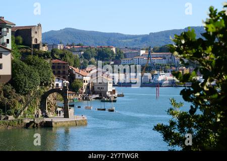 29-10-2024, kleine Boote in Pasaia Donibane, einem kleinen Fischerdorf in Guipuzkoa Stockfoto