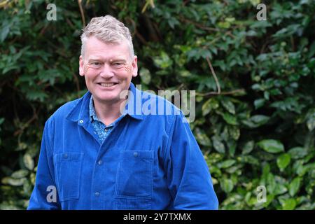 Wigtown, Dumfries and Galloway, Schottland – Dienstag, den 1. Oktober 2024 – Tom Heap Umweltsender und Autor beim Festival spricht über sein neuestes Buch Land Smart – das Wigtown Book Festival läuft bis Sonntag, den 6. Oktober 2024 – Foto Steven May / Alamy Live News Stockfoto