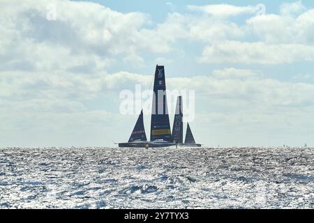 2024 America's Cup - Barcelona, Spanien Endrunde Robin LVC Rennen 7-8: Luna Rossa, Vorbereitung auf die Rennen erster Funken FOTO: © Alexander Panzeri/PPL Stockfoto