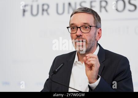 Wien, Österreich. Mai 2021. Pressekonferenz mit Clubvorsitzendem Herbert Kickl (FPÖ) zu aktuellen Themen im FPÖ-Medienzentrum Stockfoto