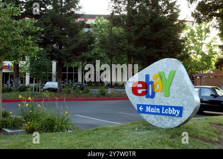 San Jose, Kalifornien --Firmenzentrale von ebay, dem World's Online Marketplace für den Verkauf von Waren und Dienstleistungen durch eine vielfältige Gemeinschaft von Einzelpersonen und Unternehmen. ebay wurde im September 1995 gegründet. Stockfoto