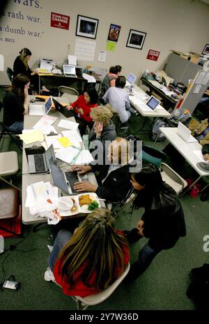 Palo Alto, Kalifornien,--Volunteers rufen am Donnerstag, 17. Januar 2008 im Barack Obama Hauptquartier in Palo Alto an. Stockfoto