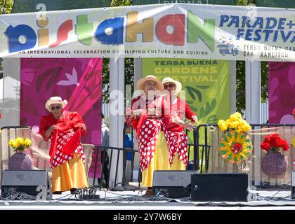 San Francisco, KALIFORNIEN - 10. August 2024: Teilnehmer des 31. Jährlichen Pistahan Festivals, einer farbenfrohen Präsentation des Stolzes und der Vielfalt der philippinischen Gemeinschaft. Stockfoto