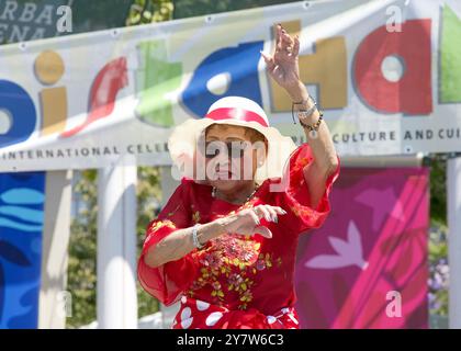 San Francisco, KALIFORNIEN - 10. August 2024: Teilnehmer des 31. Jährlichen Pistahan Festivals, einer farbenfrohen Präsentation des Stolzes und der Vielfalt der philippinischen Gemeinschaft. Stockfoto