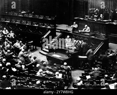 Clara Zetkin ( Rote Klara ) präsidiert bei der Reichstagseröffnung am .30. August 1932 Stockfoto