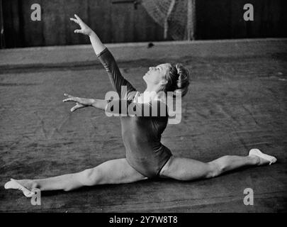 Vera Caslavska, die tschechoslowakische Olympiasiegerin der Olympiasiegerin der Olympischen Spiele in Mexiko. Prag, Tschechoslowakei.18. Juli 1968 Stockfoto