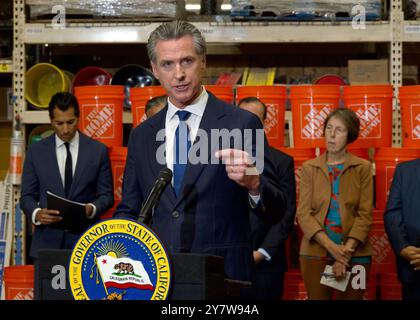 San Jose, KALIFORNIEN – 16. August 2024: Gouverneur Gavin Newsom unterzeichnete zehn neue Gesetze, die bahnbrechende Gesetze zur Bekämpfung der Kriminalität im Einzelhandel in Kalifornien darstellen. Stockfoto