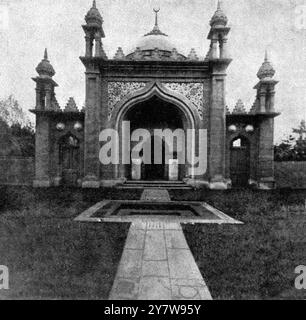 The Scene of a Mohammedan Sevice for the Shah: The Mosque at Woking, Surrey, England. Am 18. Januar 1907 fand in der Moschee in Woking ein Mohammedanergottesdienst zum Gedenken an den verstorbenen Schah von Persien – Mozaffar ad-DIN Schah Qajar statt. Sie wurde von der Persischen Gesandtschaft besucht. Janaury 1907 Stockfoto