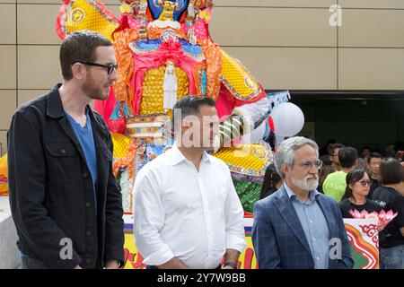 San Francisco, KALIFORNIEN - 17. August 2024: Politiker beim zweiten jährlichen Eröffnungszeremonie des Hungry Ghost King Festivals in der Rose Pak Central U-Bahn Station. Stockfoto