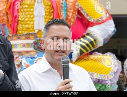 San Francisco, KALIFORNIEN - 17. August 2024: Supervisor Ahsha Safai spricht bei der zweiten jährlichen Eröffnungszeremonie des Hungry Ghost King Festivals im Rose Pak Centra Stockfoto