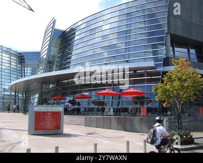 CHRISTCHURCH ART GALLERY (Te Puna o Waiwhetu) - Worcester Boulevard, Christchurch, Canterbury, South Island, 8015, New Zealand NZ Tel: +64 (0)3 941 7300 die spektakuläre Galerie im Zentrum von Christchurch, an der Ecke Worcester Boulevard und Montreal Street, ist eine der neuesten Kunstgalerien der Stadt, die 2003 als Ersatz für die Robert McDougall Art Gallery erbaut wurde. Die Christchurch Art Gallery ist ohne Zweifel die führende Kunstgalerie in ganz Canterbury und bietet zahlreiche Kunstgalerien auf drei separaten Etagen, darunter Touring Exhibition Art Galeries, die Borg Henry Gallery, Stockfoto