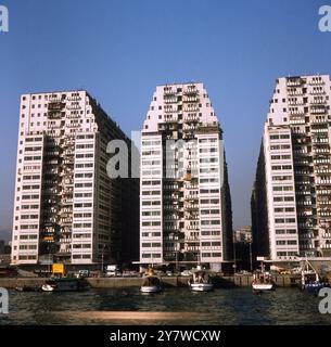 China - Hongkong - Mietshäuser in der Nähe von Yaumati Typhon Shelter - ©TopFoto Stockfoto