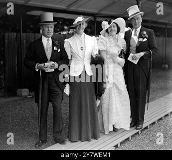 Auf dem Royal Ascot Race Meeting - Mr und Mrs Whittaker , Miss Betty Walker und Mr T S Gillespie . 1936 Stockfoto