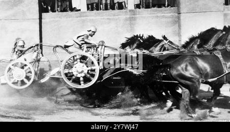 Dramatische Wagenrennen-Szene aus dem MGM-Film von Ben Hur, der Kampf eines Juden gegen die Tyrannei Roms. November 1959 Stockfoto