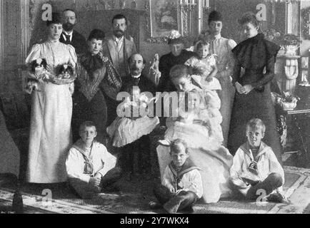 Dänische Königliche Gruppe 1893 von links nach rechts; Prinzessin von Wales; Prinzessin Waldemar; Kaiserin von Russland; Zar; König von Dänemark; Königin von Dänemark; Prinzessin Victoria von Wales; und Kinder Stockfoto