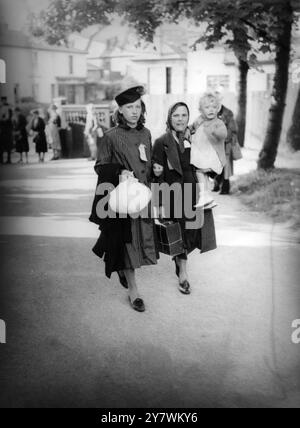 SS Athenia Überlebende und Flüchtlinge in Chiselhurst, Kent 1939 Flüchtlinge und Überlebende der Untergang der SS Athenia im September 1939 Foto von John Topham. Sie wurden im Gorse, Chiselhurst, Kent untergebracht/verarbeitet Stockfoto