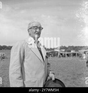 The Edenbridge and Oxted Show - 2. August 1960 Präsident der Show, Sam Marsh, ein bekannter Reiter. Name: John Topham / TopFoto Stockfoto