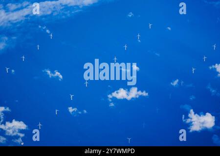 Luftaufnahme des Offshore-Windparks Luchterduinen , aufgenommen ueber der Nordsee in der Naehe der Stadte Zandvoort und Noordwijk. Zandvoort , 28.09. Stockfoto