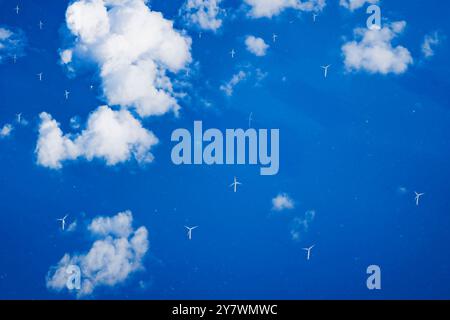 Luftaufnahme des Offshore-Windparks Luchterduinen , aufgenommen ueber der Nordsee in der Naehe der Stadte Zandvoort und Noordwijk. Zandvoort , 28.09. Stockfoto