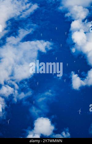 Luftaufnahme des Offshore-Windparks Luchterduinen , aufgenommen ueber der Nordsee in der Naehe der Stadte Zandvoort und Noordwijk. Zandvoort , 28.09. Stockfoto