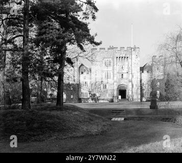 Hever Castle , Edenbridge , Kent , England : Residenz des Majors und des ehrenwerten J J Astor . 30. Dezember 1922 Stockfoto