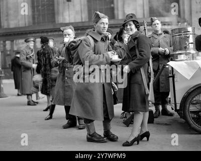 Krieg , 1940 . "Leave" Szenen in Victoria. 3. Februar 1940 Stockfoto