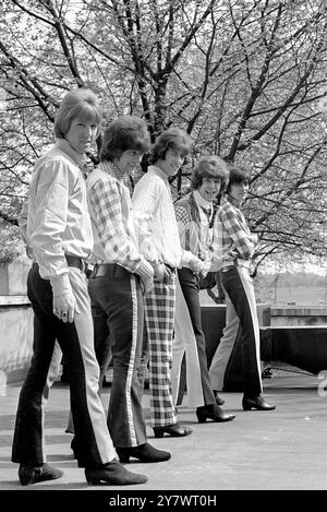 London . Die Popgruppe Dave Dee , Dozy , Beaky , Mick und Tich . Mai 1966 Stockfoto