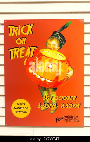 Ferrymead Trick or Treat Reklametafeln im Ferrymead Heritage Park, Ferrymead, Christchurch (Ōtautahi), Canterbury, Neuseeland Stockfoto