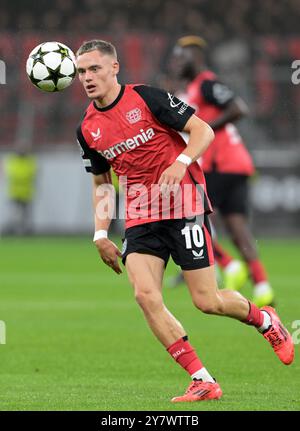 Leverkusen, Deutschland. Oktober 2024. Fußball: Champions League, Bayer Leverkusen - AC Mailand, Vorrunde, Spieltag 2, BayArena, Leverkusener Florian Wirtz in Aktion. Quelle: Federico Gambarini/dpa/Alamy Live News Stockfoto