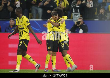 DORTMUND - (l-r) Serhou Guirassy von Borussia Dortmund, Pascal Gross von Borussia Dortmund, Karim Adeyemi von Borussia Dortmund feiern das 3-1 während des UEFA Champions League-Spiels zwischen Borussia Dortmund und Celtic FC im Signal Iduna Park am 1. Oktober 2024 in Dortmund. ANP | Hollandse Hoogte | BART STOUTJESDIJK Stockfoto