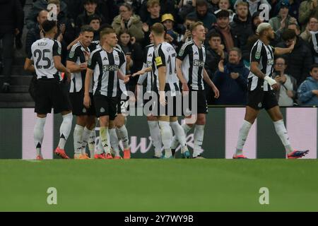 Newcastle, Großbritannien. September 2024. Der Spieler von Newcastle United feiert sein Tor während des Spiels der dritten Runde des Carabao Cup zwischen Newcastle United und dem AFC Wimbledon im St. James's Park, Newcastle am Dienstag, den 1. Oktober 2024. (Foto: Scott Llewellyn | MI News) Credit: MI News & Sport /Alamy Live News Stockfoto