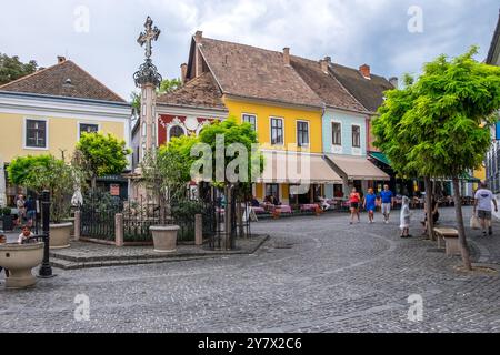 Häuser und Hauptplatz im Dorf Szentendre, Ungarn Stockfoto