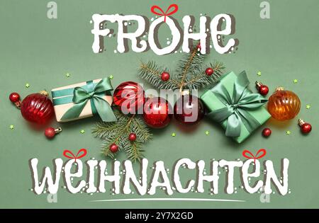 Grußkarte mit Geschenken, Dekorationen und Text FROHE WEIHNACHTEN Stockfoto