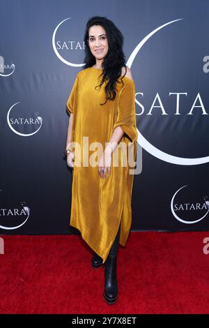 Burbank, Kalifornien, USA. 30. September 2024. Sängerin Radhika Verkaria bei der Grand Opening Celebration von Satara Wellness in Burbank, Kalifornien. Quelle: Sheri Determan Stockfoto