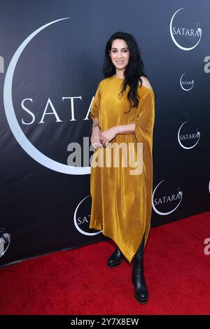 Burbank, Kalifornien, USA. 30. September 2024. Sängerin Radhika Verkaria bei der Grand Opening Celebration von Satara Wellness in Burbank, Kalifornien. Quelle: Sheri Determan Stockfoto