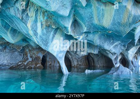 Die surrealen Marmorhöhlen (Capilla de Marmol), Rio Tranquilo, Aysen, Patagonien, Chile. Stockfoto