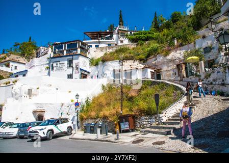 Granada Sacromonte, heiliger Berg, mit Höhlenwohnungen und Flamenco-Tanzsäulen, im Berg, wie hier, oft von Gitanos, Provinz G bewohnt Stockfoto