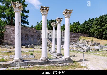 Asklipieion (Asklipion) auf der Insel Kos in Griechenland: Mittlere Terrasse, Ionische Säulen, Apollo-Tempel (Apollo-Tempel, Apollo-Tempel), Unterbau A Stockfoto