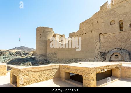 Bahla arabische Zitadelle Festung Innenhof Straßen und Rundturm, Bahla, Oman Stockfoto