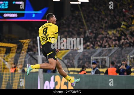 Dortmunder Felix Nmecha feiert beim Spiel der UEFA Champions League im Signal Iduna Park in Dortmund das 7:1. Bilddatum: Dienstag, 1. Oktober 2024. Stockfoto